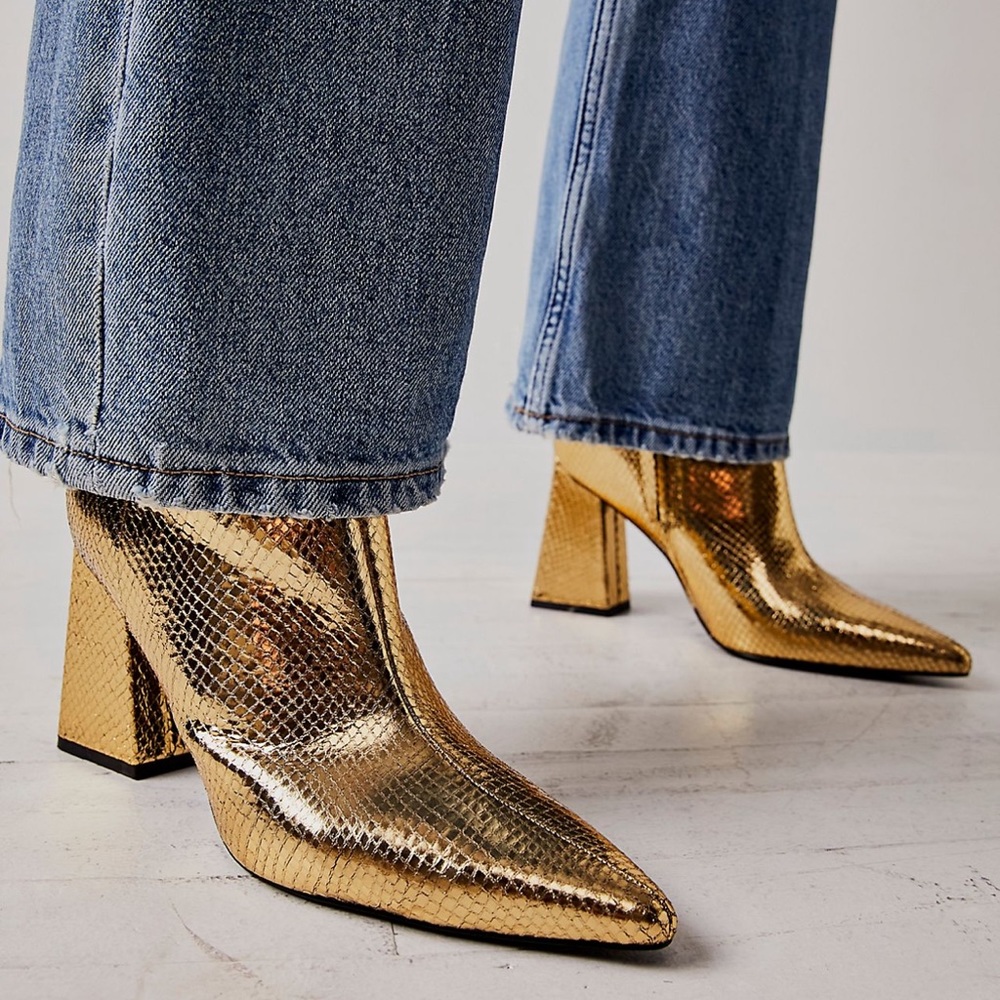 NWT LAST PAIR EVER!!! Marc Fisher Kulika Bootie in GOLD REPTILE!!!!